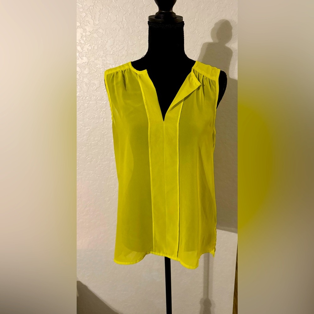 Maurice’s Top in bright yellow size Med